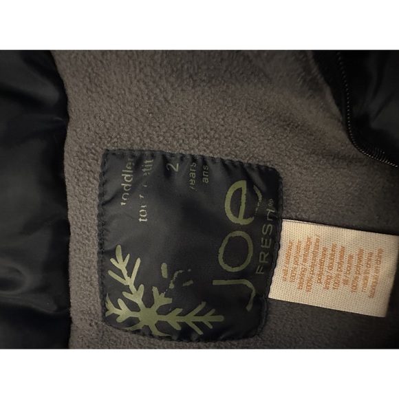 5/$10 Joe Fresh 2T Navy Blue Puffer Vest - Picture 4 of 5